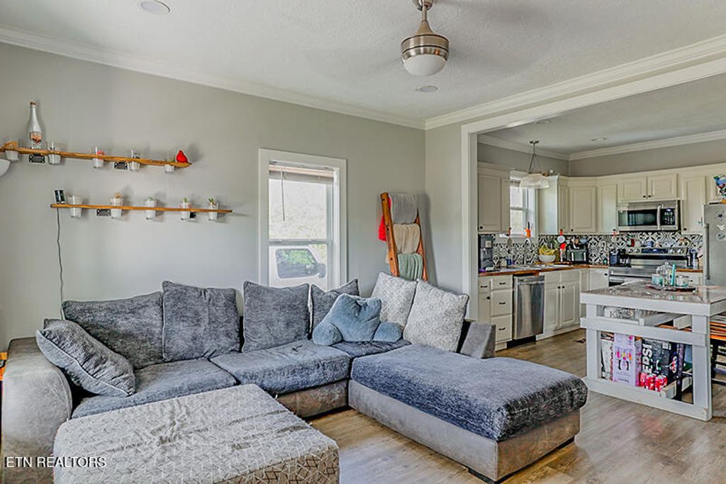 Photo of 1002 Maryville Pike, Knoxville, TN 37920 (MLS # 1337873)