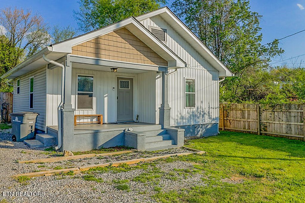 Photo of 1002 Maryville Pike, Knoxville, TN 37920 (MLS # 1337873)