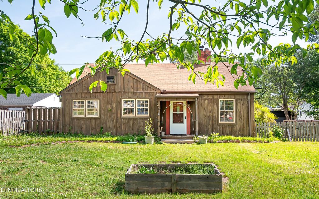 Photo of 204 Rose Ave, Alcoa, TN 37701 (MLS # 1338665)