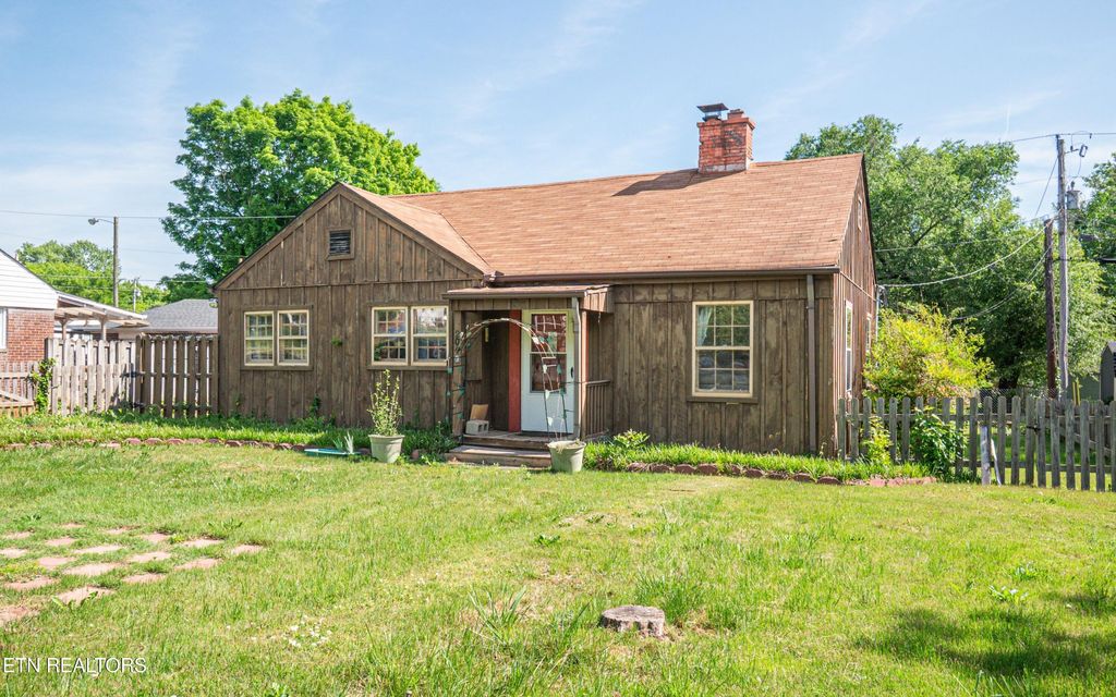 Photo of 204 Rose Ave, Alcoa, TN 37701 (MLS # 1338665)