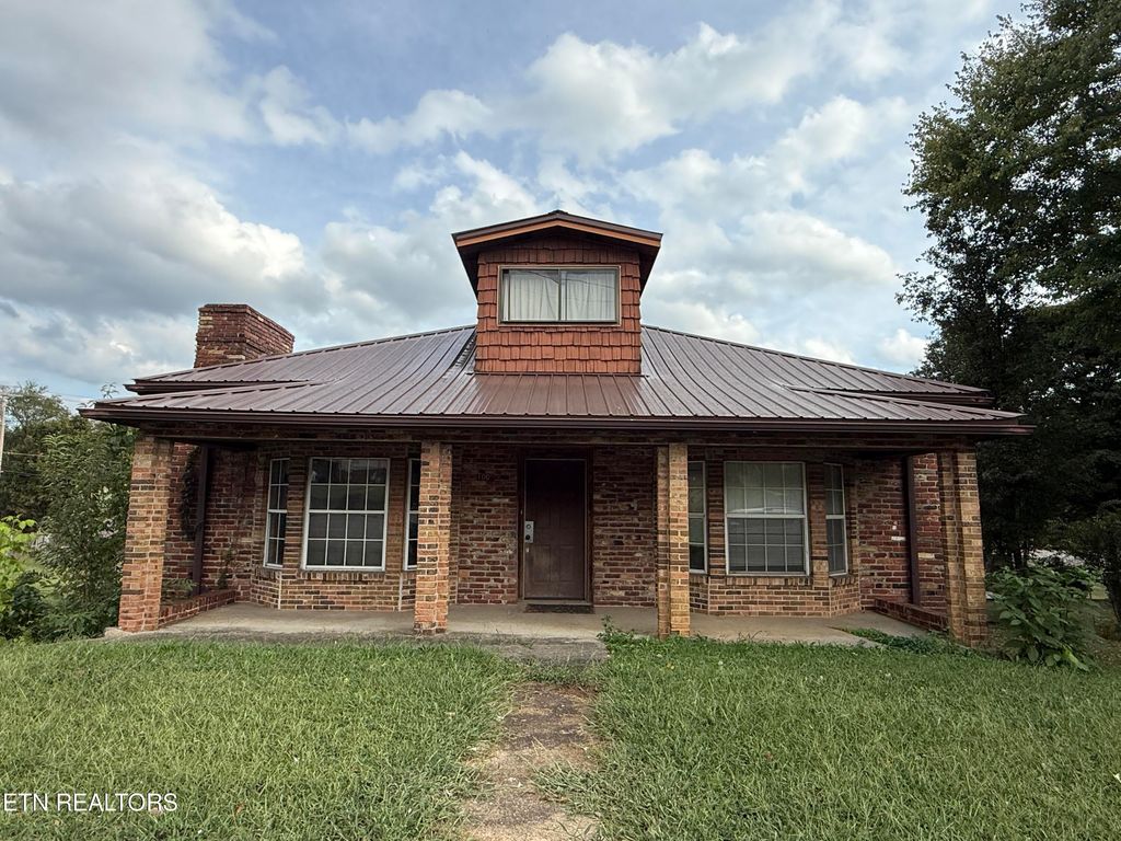 Photo of 1004 W Broadway St, Lenoir City, TN 37771 (MLS # 1317040)