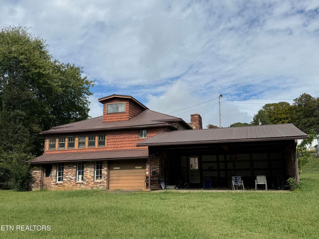 Photo of 1004 W Broadway St, Lenoir City, TN 37771 (MLS # 1317040)