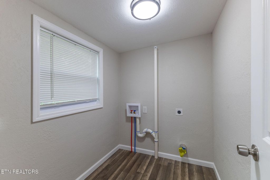 Photo of 105 S Price St, Sweetwater, TN 37874 (MLS # 1301498)