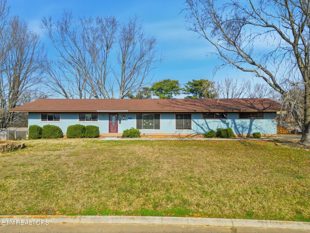 Photo of 1004 Laurie St, Maryville, TN 37803 (MLS # 1326029)