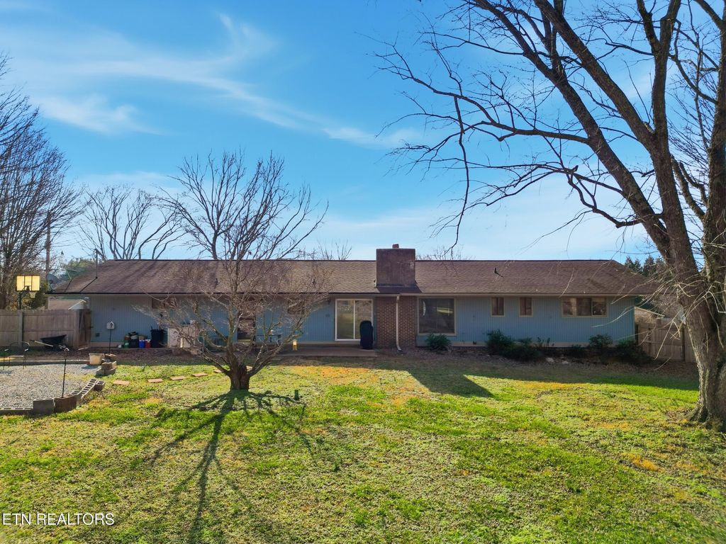 Photo of 1004 Laurie St, Maryville, TN 37803 (MLS # 1326029)