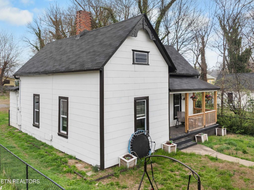 Photo of 2918 Johnston St, Knoxville, TN 37921 (MLS # 1332780)