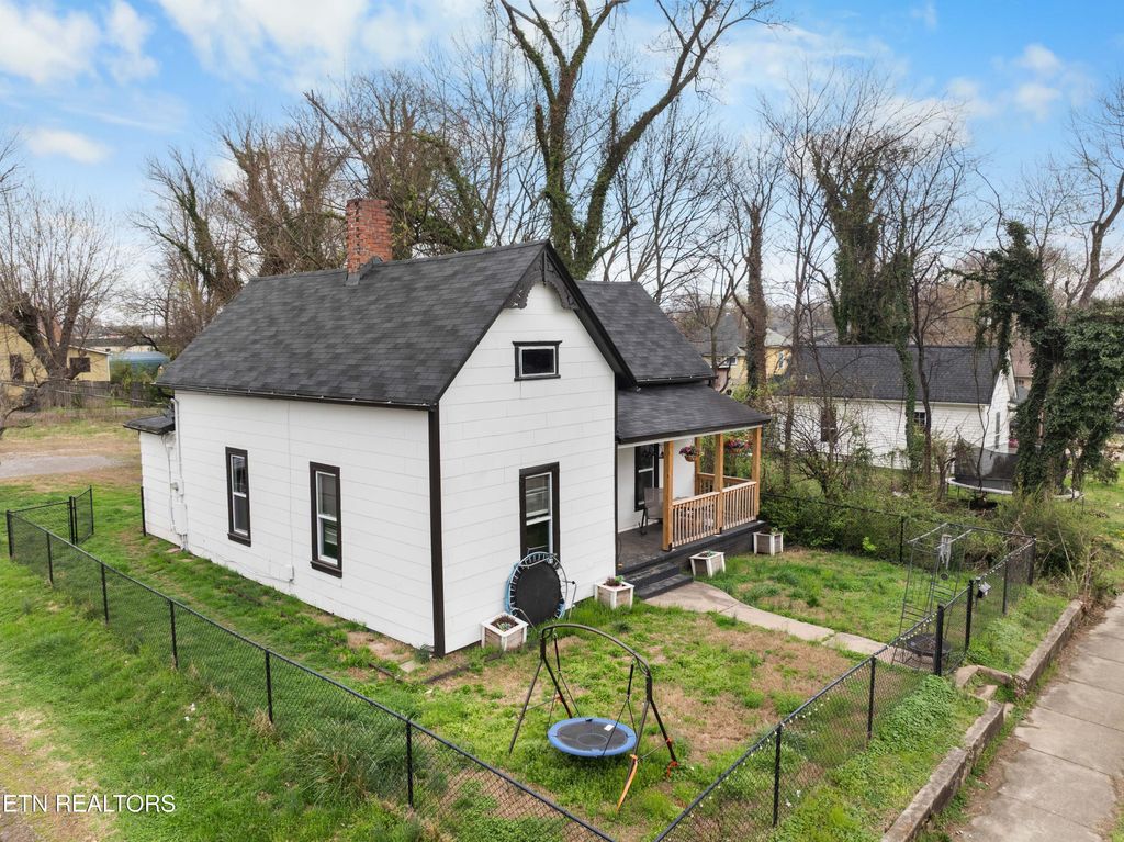 Photo of 2918 Johnston St, Knoxville, TN 37921 (MLS # 1332780)