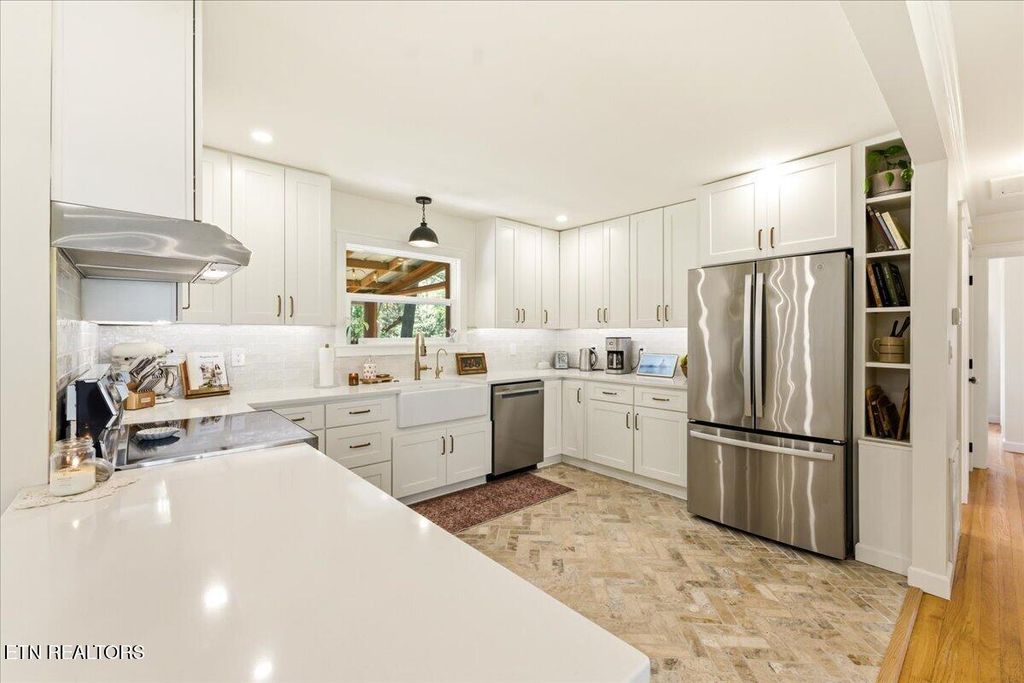 Photo of 3412 Hazelwood Rd, Knoxville, TN 37921 (MLS # 1335371)