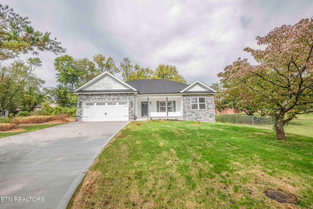 Photo of 914 McAdoo St, Clinton, TN 37716 (MLS # 1317920)