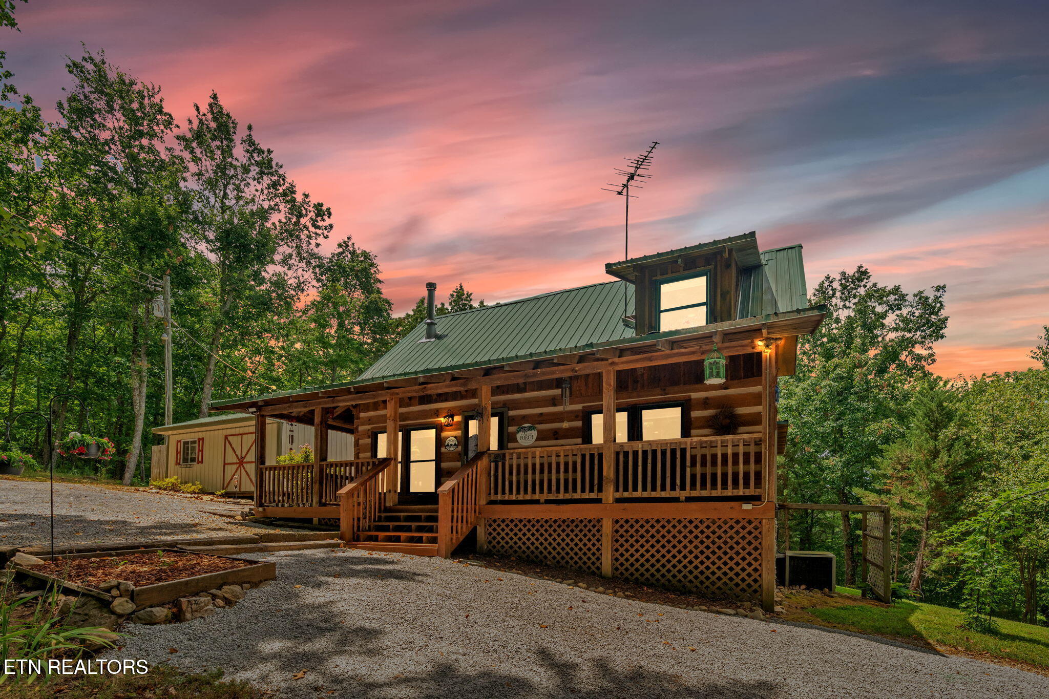 3661 Chilhowee Tr