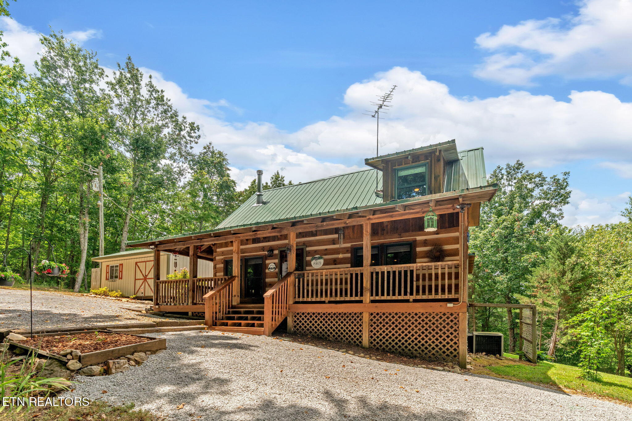 3661 Chilhowee Tr