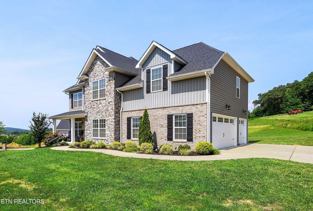 Photo of 107 Cedarberry St, Oak Ridge, TN 37830 (MLS # 1307363)