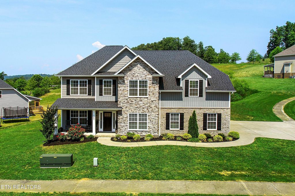 Photo of 107 Cedarberry St, Oak Ridge, TN 37830 (MLS # 1307363)