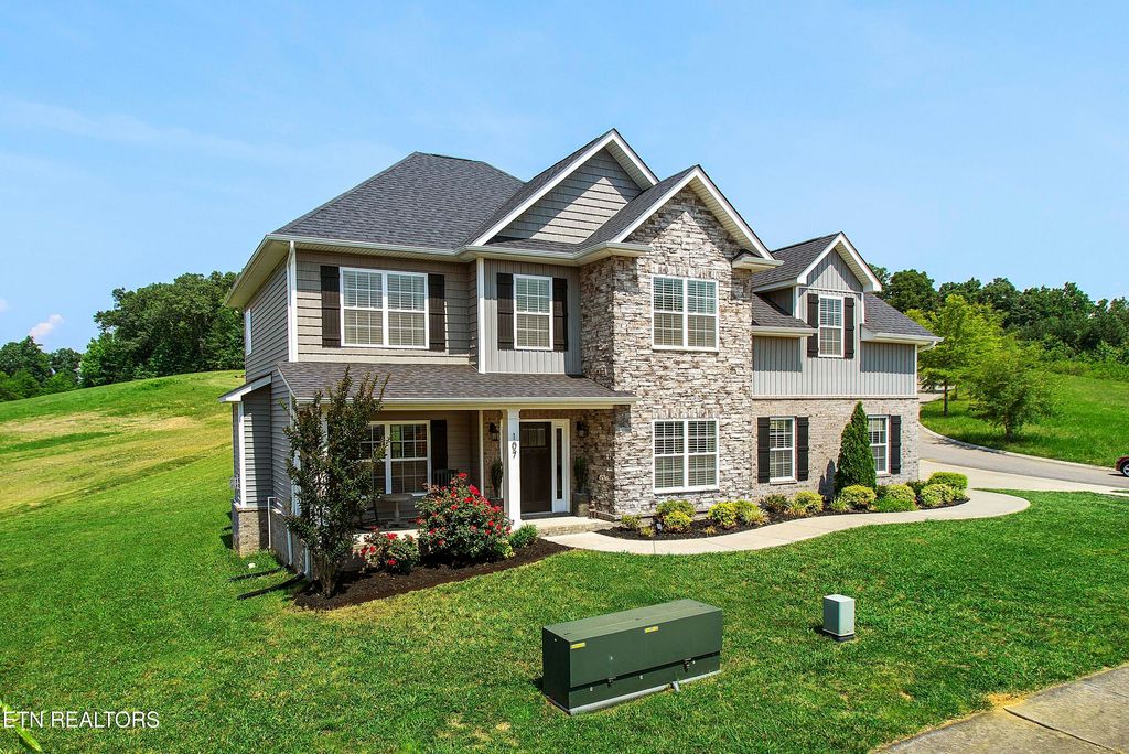 Photo of 107 Cedarberry St, Oak Ridge, TN 37830 (MLS # 1307363)