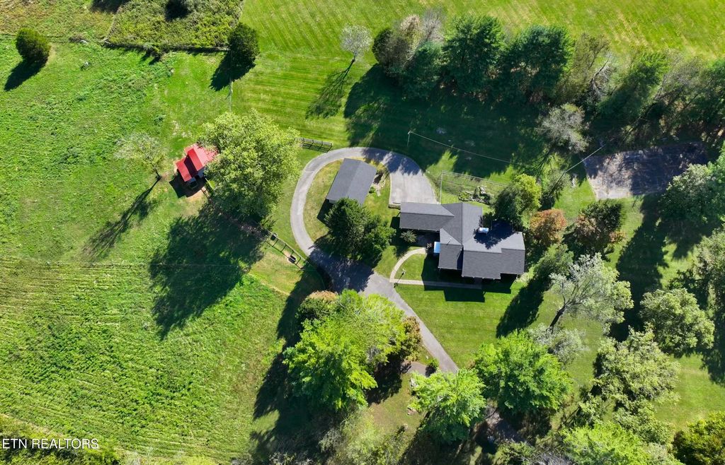 Photo of 128 Chinquapin Lane Ln, Madisonville, TN 37354 (MLS # 1330980)