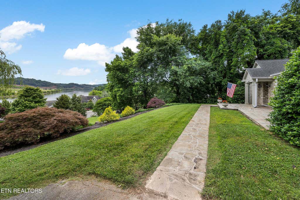 Photo of 3359 Lake View Drive Dr, Knoxville, TN 37919 (MLS # 1263075)