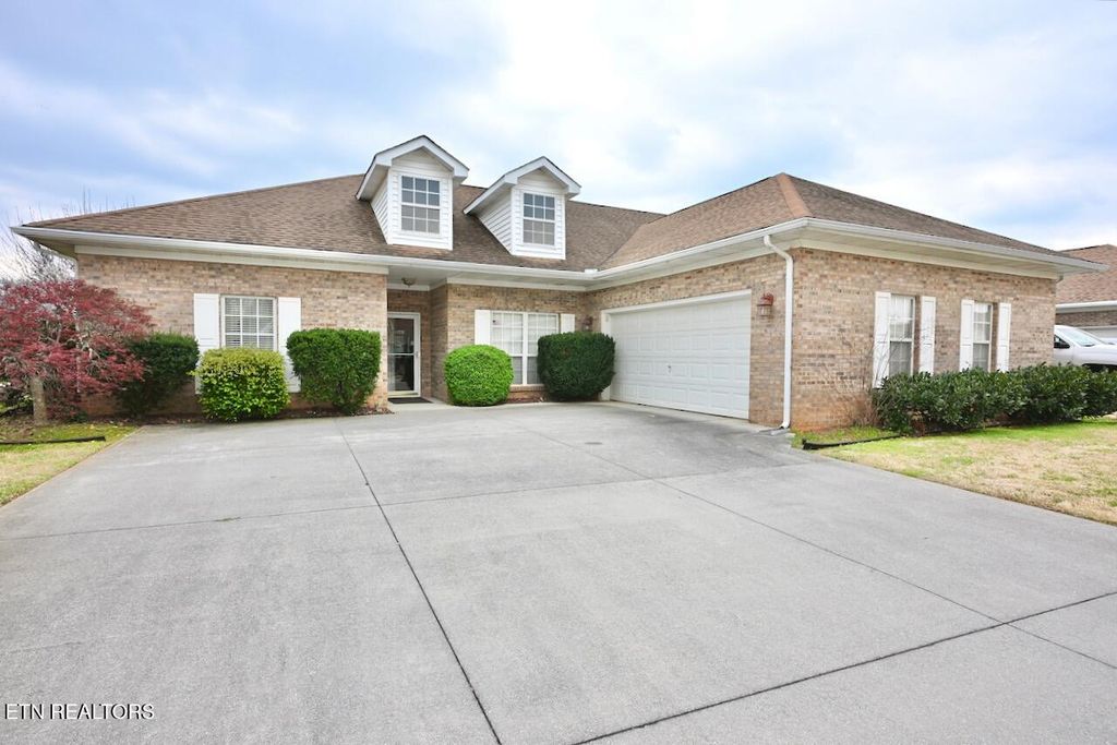 Photo of 258 Royal Oaks Drive, Maryville, TN 37801 (MLS # 1334448)