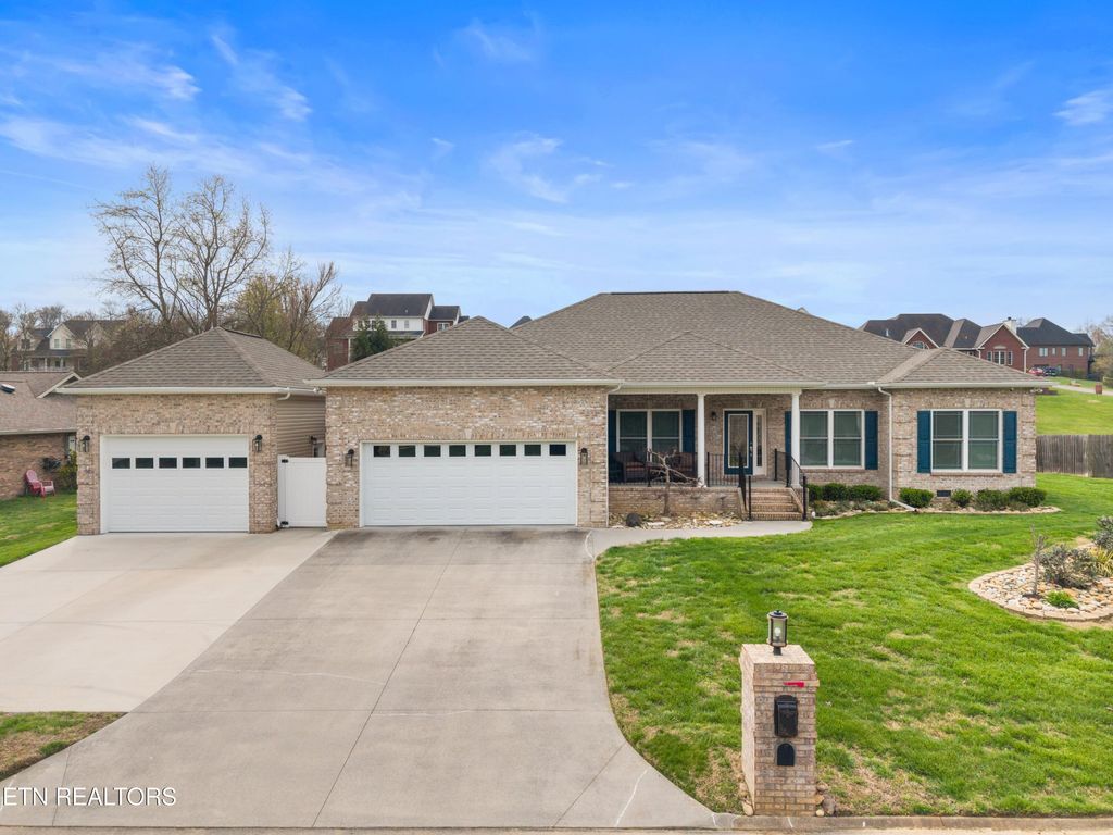 Photo of 1410 River Run Circle, Sevierville, TN 37876 (MLS # 1334272)