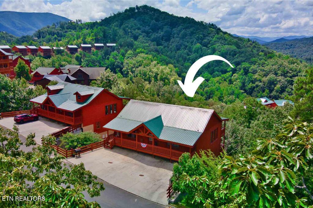 Photo of 3266 Lonesome Pine Way, Sevierville, TN 37862 (MLS # 1339983)