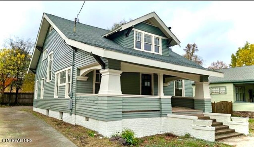 Photo of 1235 Armstrong Ave, Knoxville, TN 37917 (MLS # 1333371)