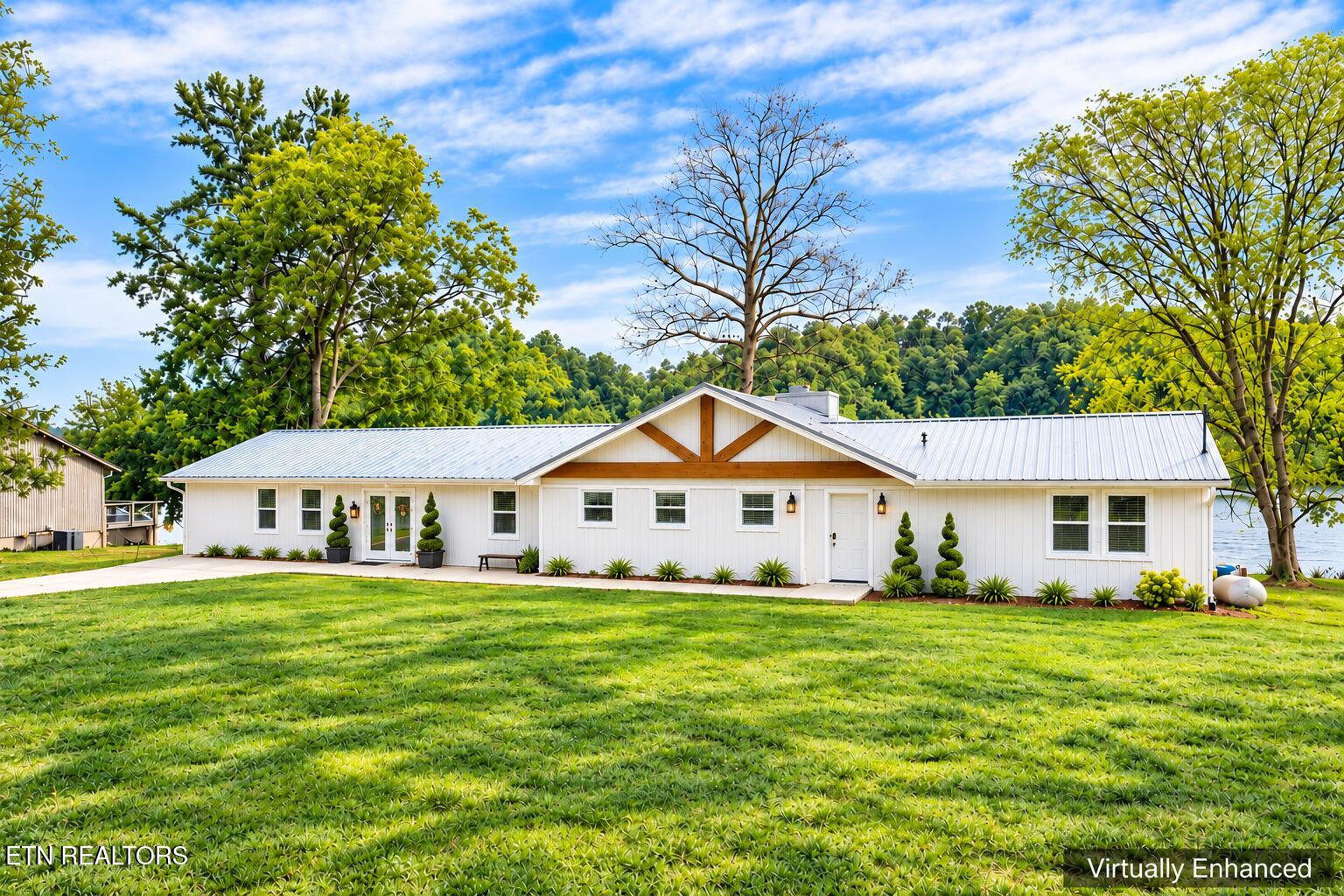 4225 W Lakeview Circle