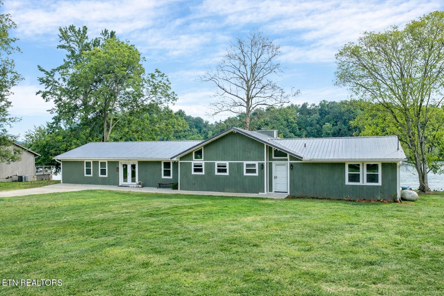 4225 W Lakeview Circle