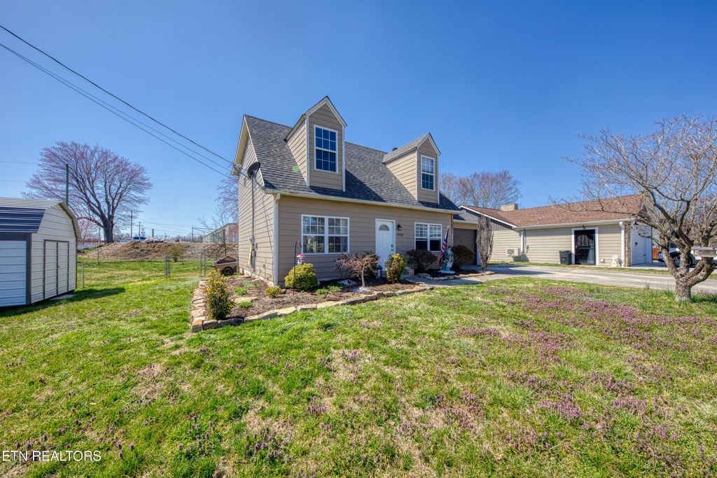 Photo of 7624 Camden Rd, Powell, TN 37849 (MLS # 1325205)