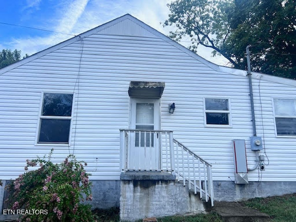 Photo of 626 E Lincoln Rd, Alcoa, TN 37701 (MLS # 1318220)