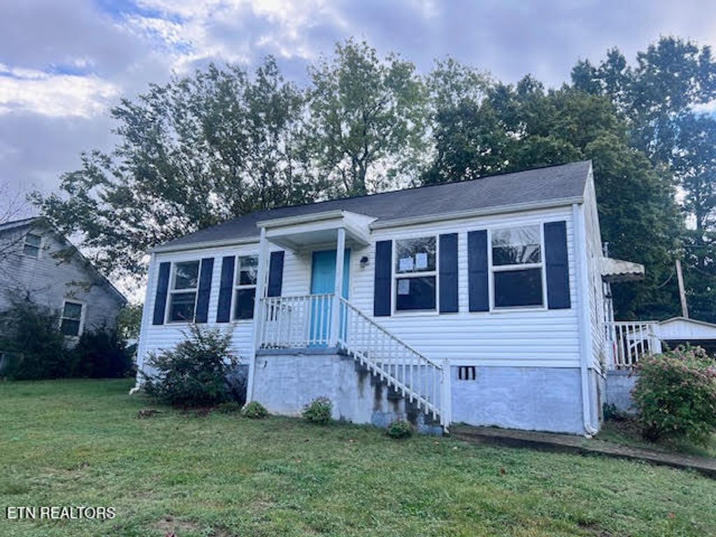 Photo of 626 E Lincoln Rd, Alcoa, TN 37701 (MLS # 1318220)