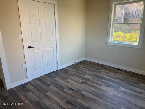Tiny photo for 400 Collins St, Loudon, TN 37774 (MLS # 1326229)