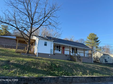 Photo of 400 Collins St, Loudon, TN 37774 (MLS # 1326229)