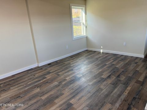 Tiny photo for 400 Collins St, Loudon, TN 37774 (MLS # 1326229)