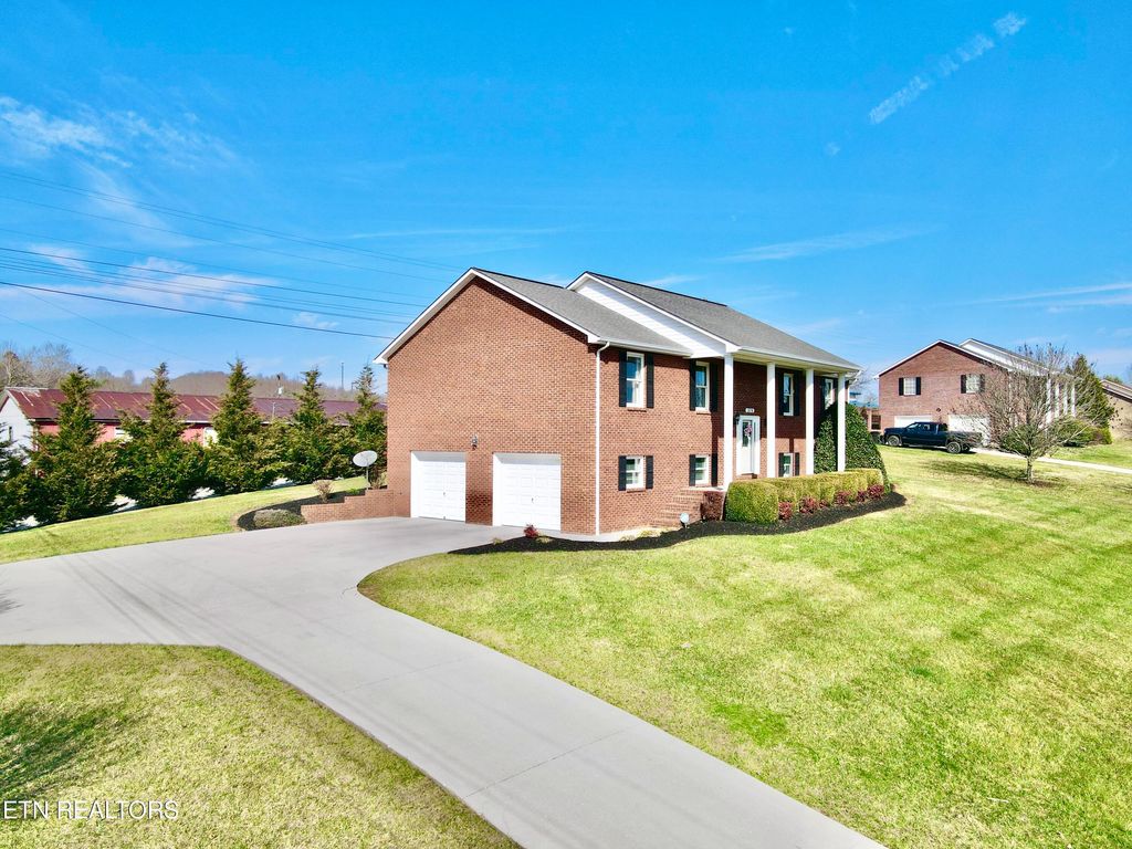 Photo of 374 Mallory Drive, New Tazewell, TN 37825 (MLS # 1253454)