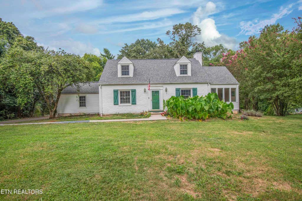 Photo of 5709 Westover Drive, Knoxville, TN 37919 (MLS # 1314057)