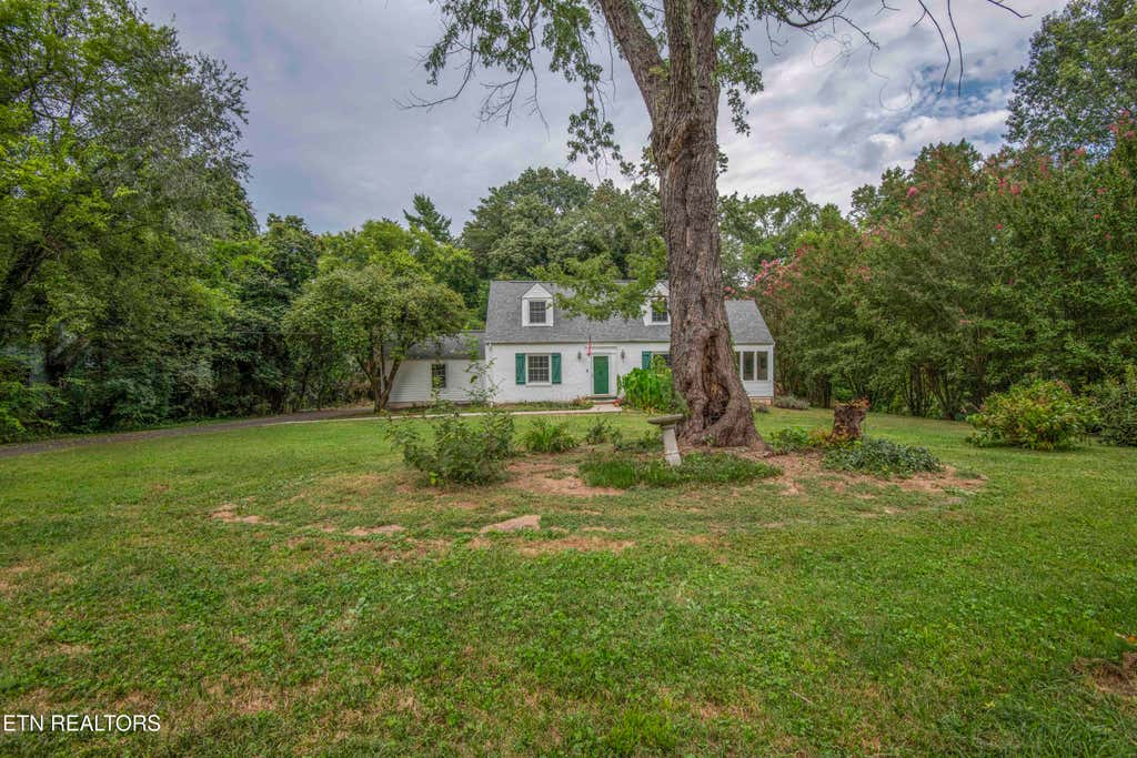 Photo of 5709 Westover Drive, Knoxville, TN 37919 (MLS # 1314057)