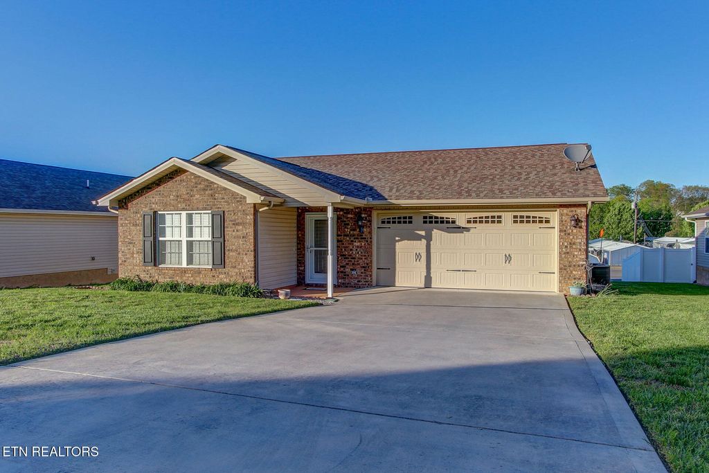 Photo of 2909 Granite Ave, Pigeon Forge, TN 37863 (MLS # 1297659)