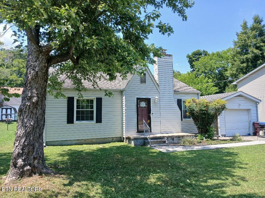 Photo of 955 Poplar St, Alcoa, TN 37701 (MLS # 1308087)