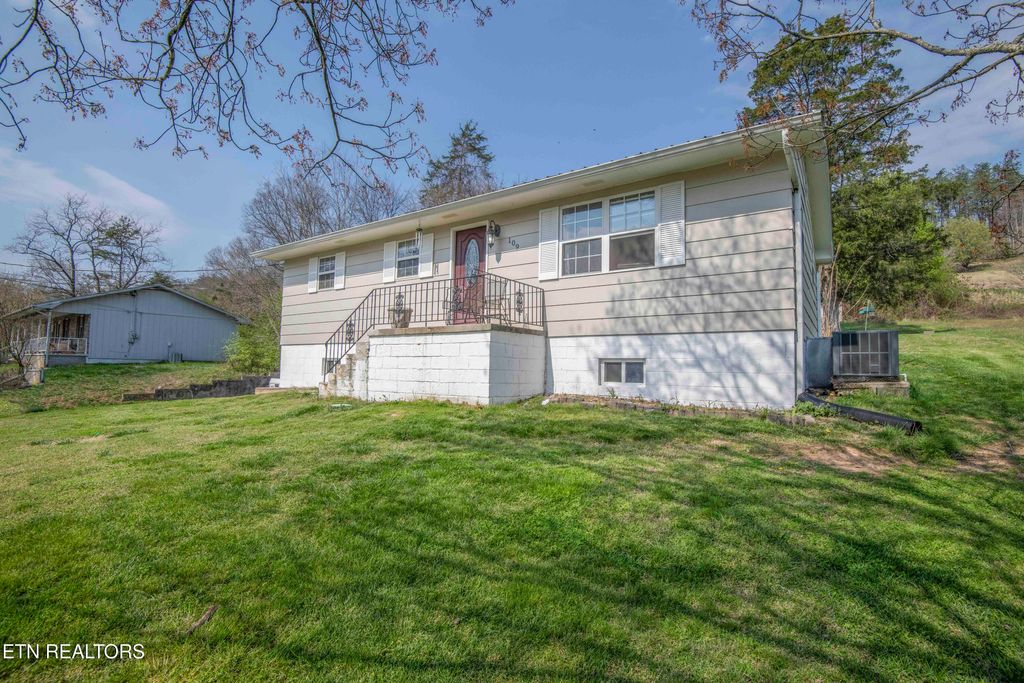 Photo of 109 Dogwood St, Maynardville, TN 37807 (MLS # 1334569)