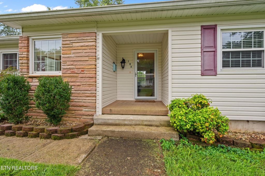 Photo of 103 E Pasadena Rd, Oak Ridge, TN 37830 (MLS # 1314476)