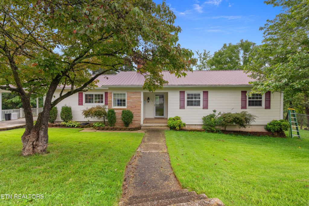 Photo of 103 E Pasadena Rd, Oak Ridge, TN 37830 (MLS # 1314476)
