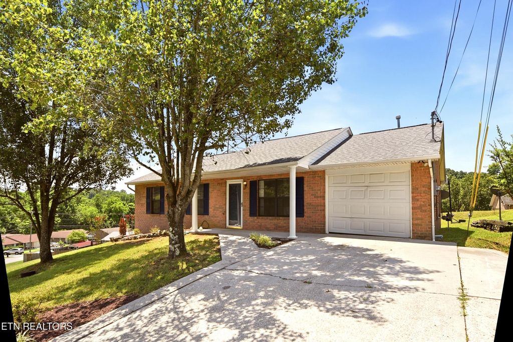 Photo of 8039 Florence Gardens Rd, Knoxville, TN 37938 (MLS # 1345865)