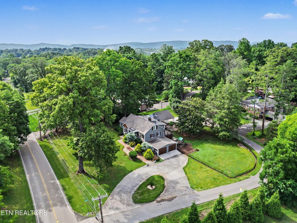 Photo of 1501 S Court St, Maryville, TN 37803 (MLS # 1343035)
