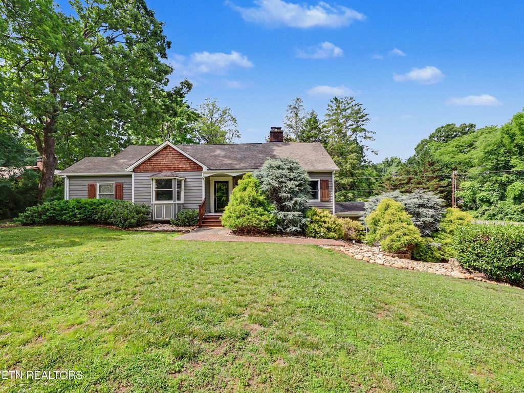 Photo of 1501 S Court St, Maryville, TN 37803 (MLS # 1343035)