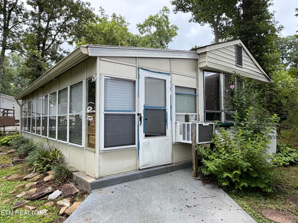 Photo of 160 Apache Tr, Crossville, TN 38572 (MLS # 1348888)