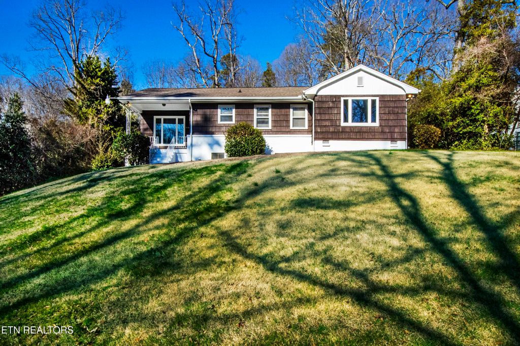 Photo of 5109 Green Valley Drive, Knoxville, TN 37914 (MLS # 1329067)