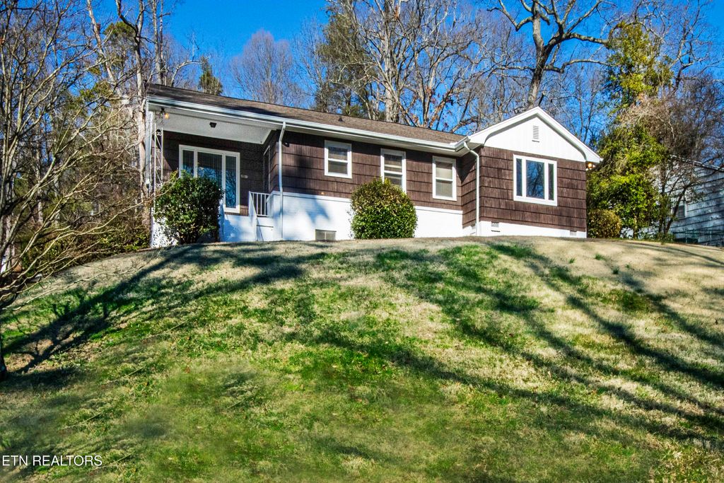 Photo of 5109 Green Valley Drive, Knoxville, TN 37914 (MLS # 1329067)