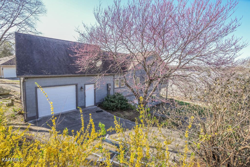 Photo of 1340 Windridge Rd, Friendsville, TN 37737 (MLS # 1220217)