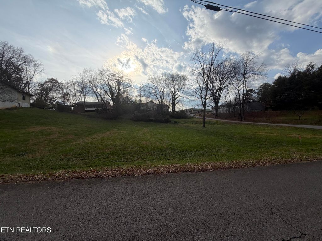 Photo of Rogers St, Clinton, TN 37716 (MLS # 1322688)