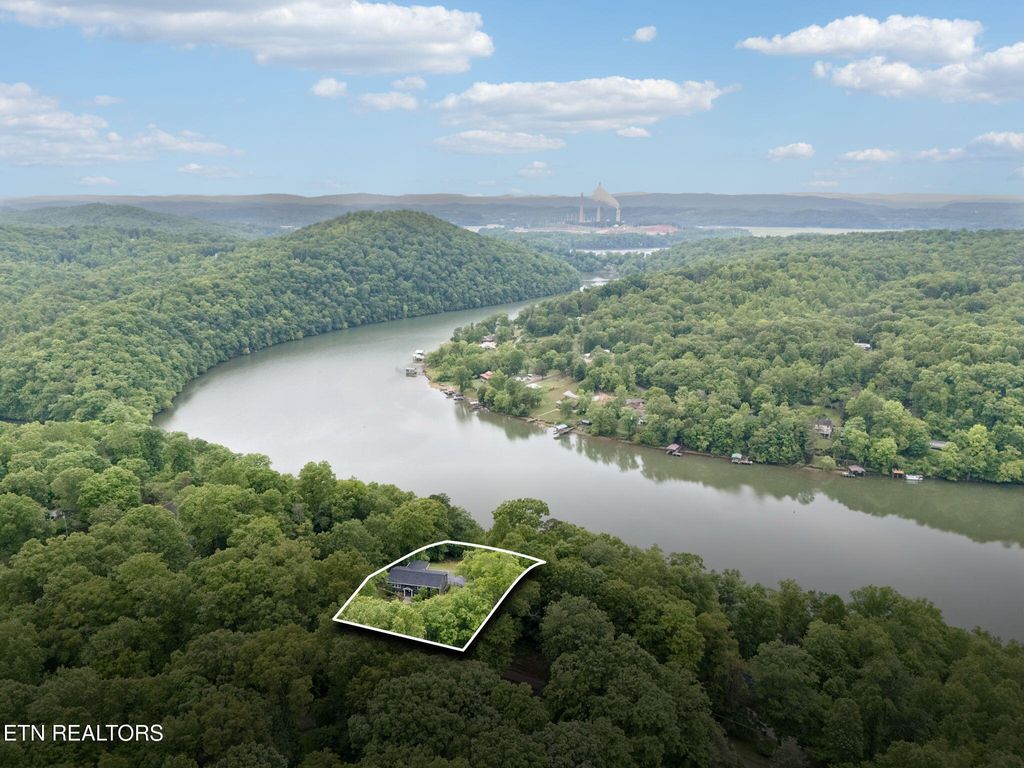 Photo of 1243 River Bend Drive, Kingston, TN 37763 (MLS # 1340104)