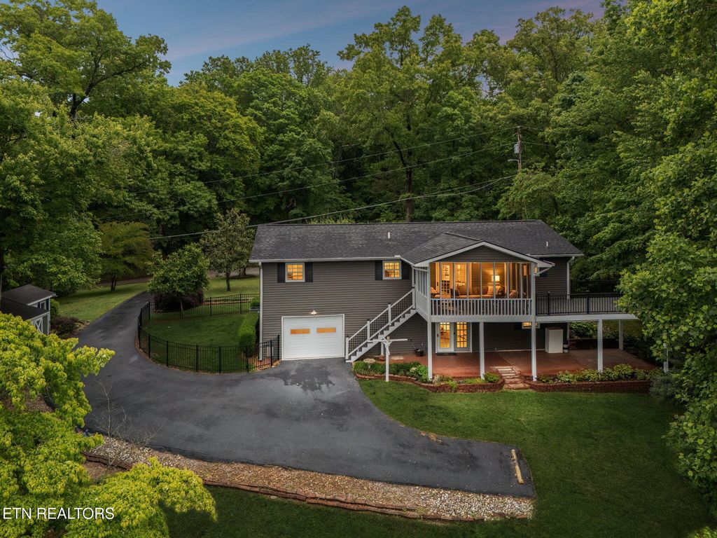 Photo of 1243 River Bend Drive, Kingston, TN 37763 (MLS # 1340104)